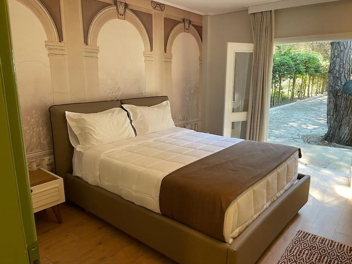 Villa Pinea Mare Golem  Albánie