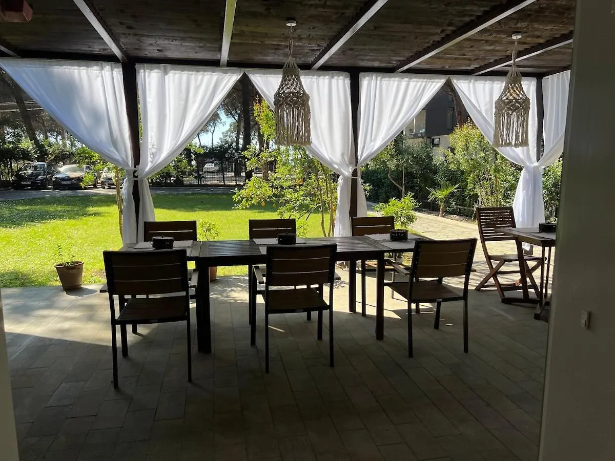 Villa Pinea Mare Golem  Albânia