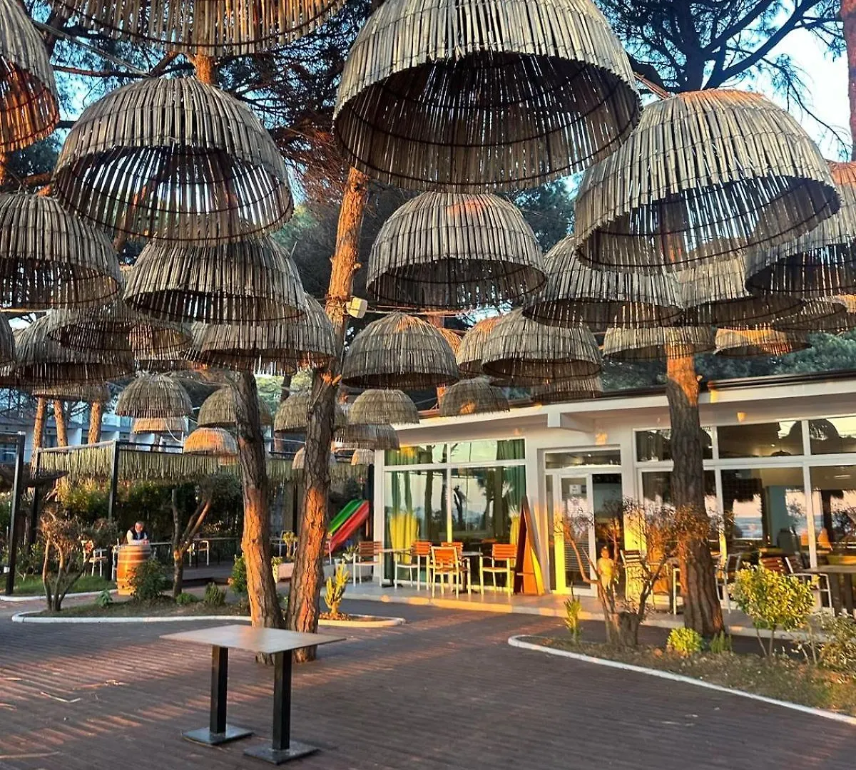 Villa Pinea Mare Golem  0*, Golem (Tirana)